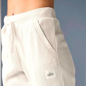ALO nwt muse luxury sweats in white size S small